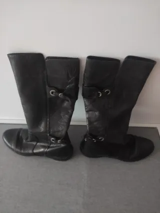 Botas altas de piel negras