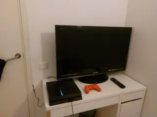 Consola PS4 Negra + Mando+ televisión