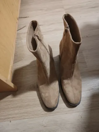 Botines beige/marrón ante tacón