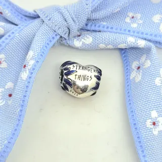 CHARM STRANGER THINGS CORAZON