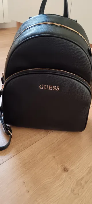 Botas Guess Negras y Mochila