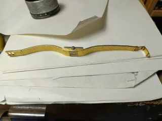 Reloj Rotary Dorado con Armix color oro, de cuerda