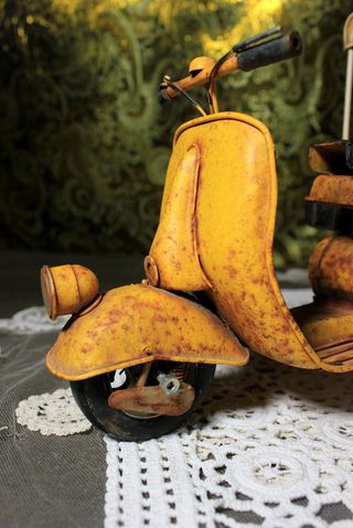 Antigua Moto Vespa Heladera Decorativa