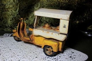 Antigua Moto Vespa Heladera Decorativa