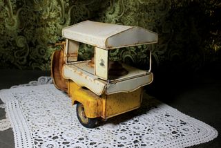 Antigua Moto Vespa Heladera Decorativa