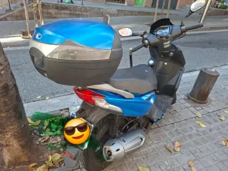 Moto azul Kymco Agility City 125