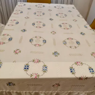 Colcha antigua bordada Lagartera