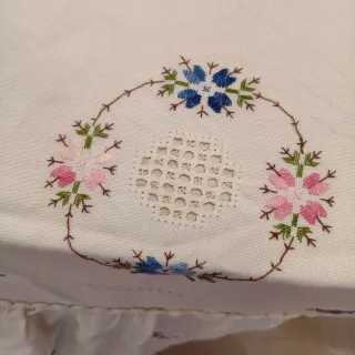 Colcha antigua bordada Lagartera