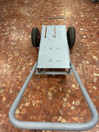 Carro para motores con ruedas