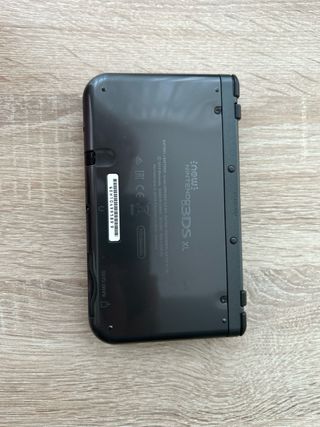 Nuovo Nintendo 3DS XL Nero + Custodia e Caricatore