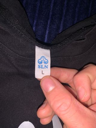 Camiseta VLONE Negra y Roja