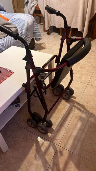 Andador ligero plegable con asiento y cesta