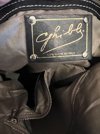 Borsa donna in pelle nera con borchie