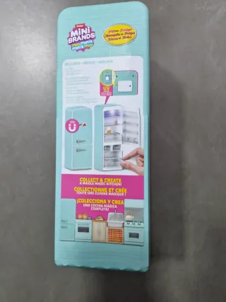 Nevera Mini Brands ZURU con LED UV