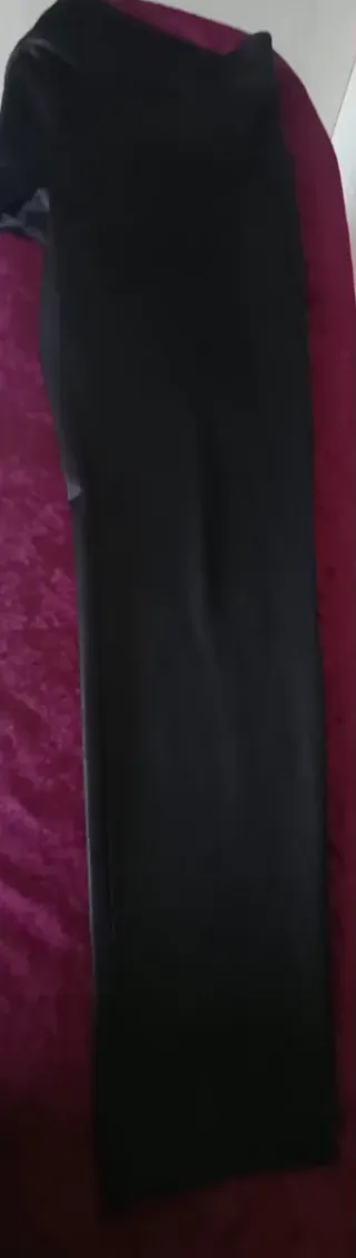 Pantalón elástico.  Zara.Talla L Negro