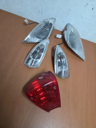 Piloto e intermitentes Piaggio Fly