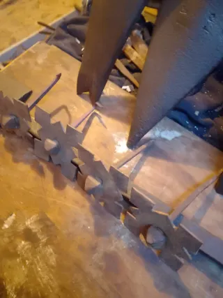 4 clavos antiguos forja 4,7x4,7cm