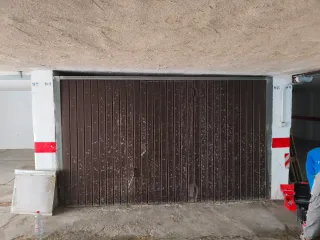 Puerta abatible metálica