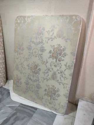 2 canapés 1,35 + colchón 1,50 + 1 colchón de 90