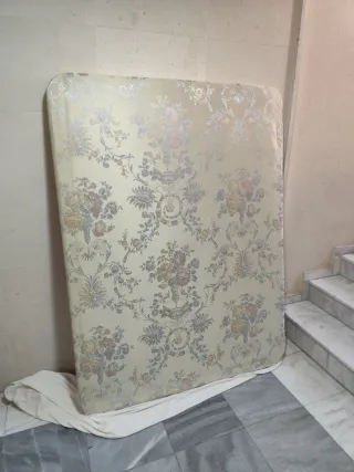 2 canapés 1,35 + colchón 1,50 + 1 colchón de 90