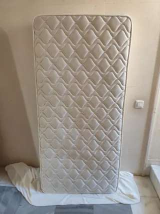 2 canapés 1,35 + colchón 1,50 + 1 colchón de 90