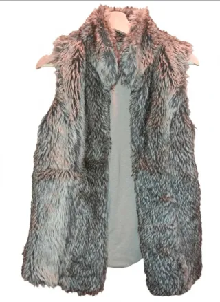 Colete Bershka pelo sintético cinza