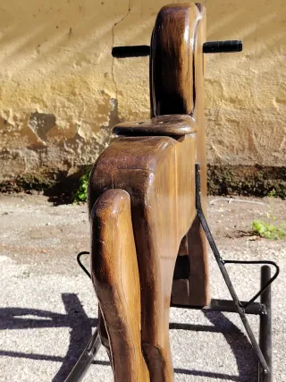 Caballo balancín madera restaurado