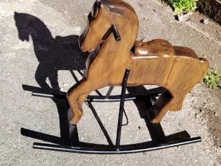Caballo balancín madera restaurado