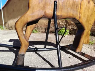 Caballo balancín madera restaurado