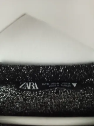 Camiseta Zara brillo negro y dorado