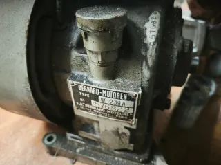 Motor Barnad Francés W239A