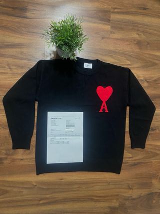 Jersey AMI Paris Negro Logo Corazón Rojo Bordado