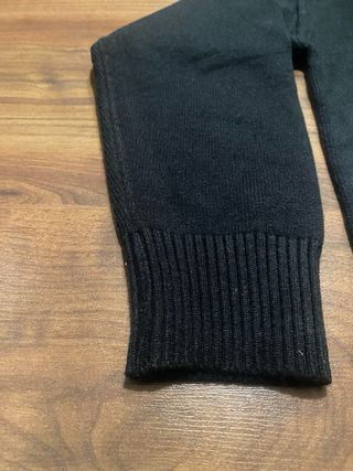 Jersey AMI Paris Negro Logo Corazón Rojo Bordado