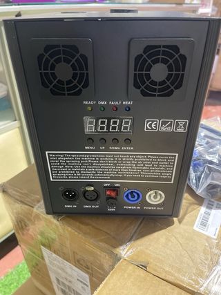 Máquina de humo negra