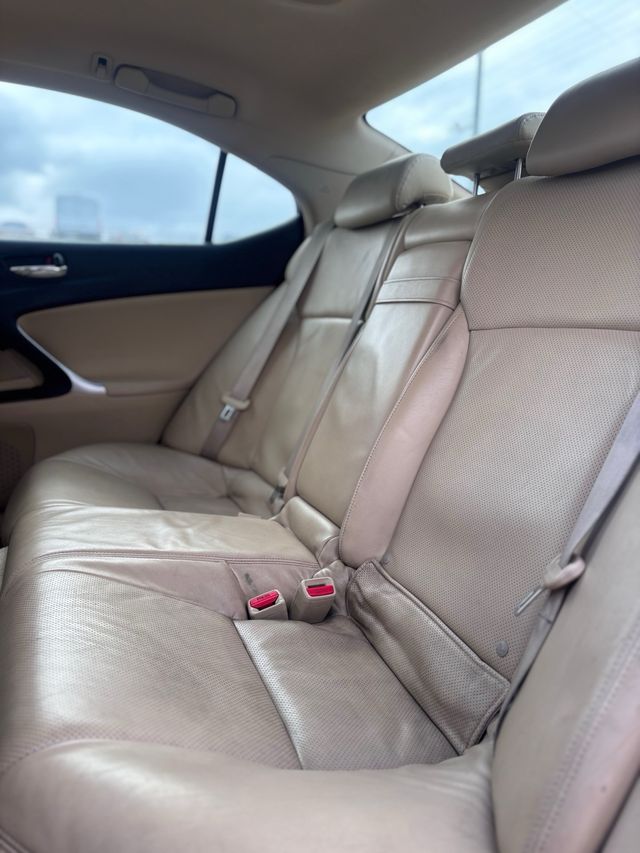 LEXUS IS250 AUTO Luxury 2006 136.000 km Etiqueta C