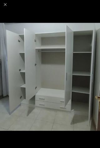 Armario blanco de madera