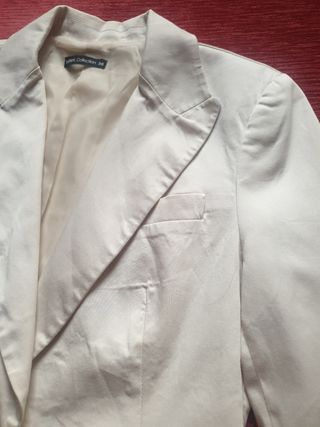 Elegante traje beige Talla 38 no esta bien plancho