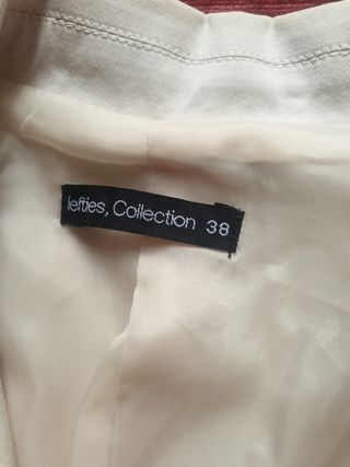 Elegante traje beige Talla 38 no esta bien plancho