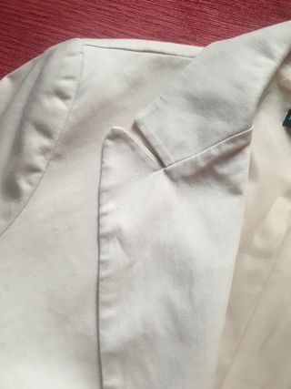 Elegante traje beige Talla 38 no esta bien plancho