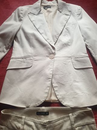 Elegante traje beige Talla 38 no esta bien plancho