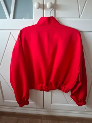 Cazadora bomber roja