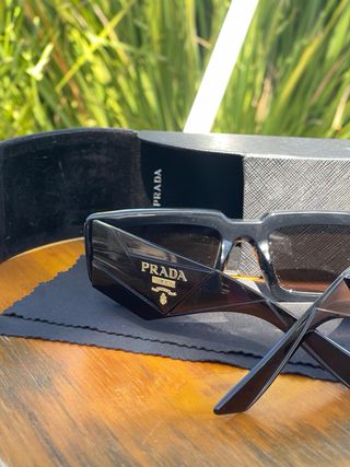 Gafas de sol Prada negras casi sin uso