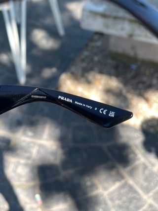 Gafas de sol Prada negras casi sin uso