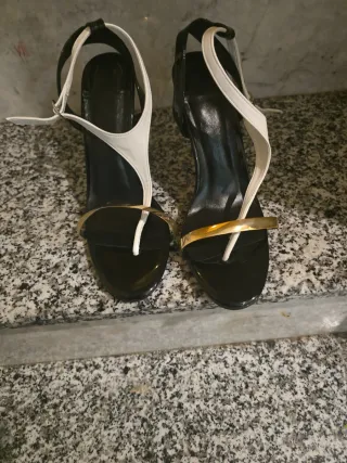 Sandalias de tacón mujer negras, doradas y blancas