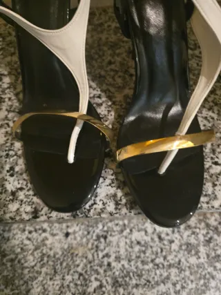 Sandalias de tacón mujer negras, doradas y blancas