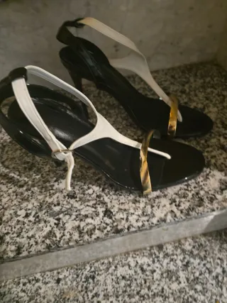 Sandalias de tacón mujer negras, doradas y blancas