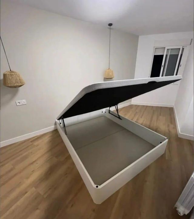 Canapé abatible de madera y tela