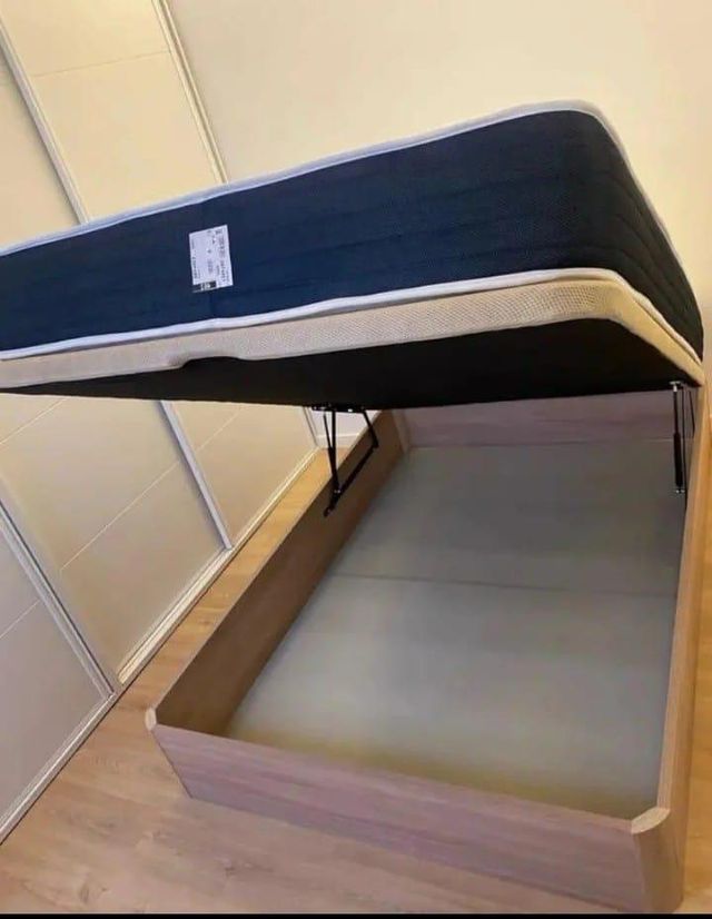 Canapé abatible de madera y tela