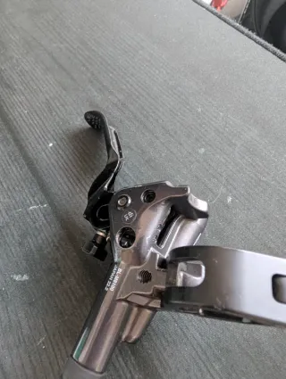 Freno Shimano XT M8100 Delantero