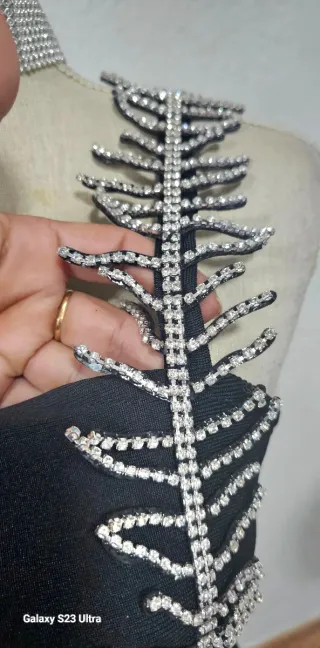 Vestido bandage negro con pedrería